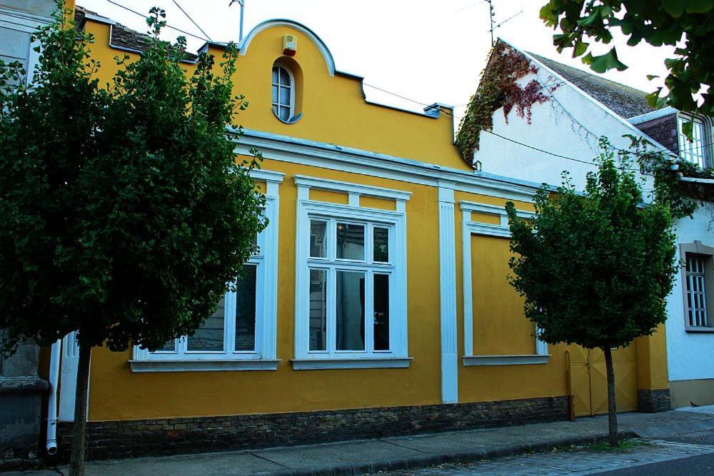 Appartement Happy Colours In Old Town à Kecskemét Extérieur photo
